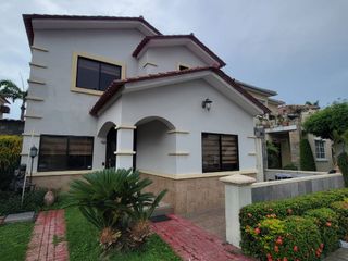 Foto 1 de EN VENTA DE OPORTUNIDAD, LUJOSA Y AMPLIA CASA DE 4 DORMITORIOS EN CIUDAD CELESTE PRIMERAS ETAPAS, NUEVO SAMBORONDON