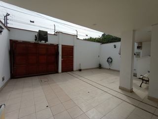 Foto 24 de Se Alquila Casa De 3 Pisos En Zona Exclusiva De La Molina