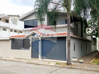 Foto 1 de Casa en venta en Urdesa Central