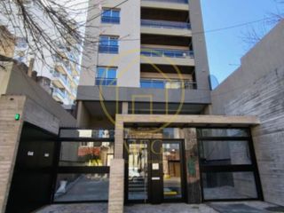 Foto 1 de VENTA Depto 2 ambientes con cochera Quilmes Centro