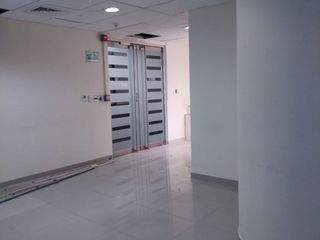 Foto 4 de VENTA OFICINA EDIFICIO QUBO AV. MANUEL OLGUIN SURCO