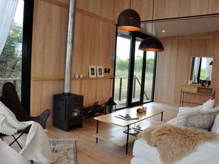 Foto 7 de Cabañas en Carmelo: Naturaleza, confort y diseño en un solo lugar.