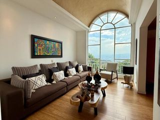 Foto 4 de ESPECTACULAR CASA DE 4 HABITACIONES CON JARDIN-EN RENTA- ALTOS DEL VALLE- 600M2