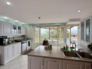 Foto 9 de ESPECTACULAR CASA DE 4 HABITACIONES CON JARDIN-EN RENTA- ALTOS DEL VALLE- 600M2