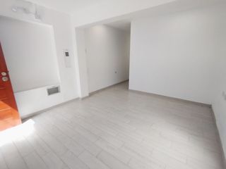 Foto 2 de Alquiler Oficina Consultorio a espalda de la Av. Benavides cdra 38 - Surco