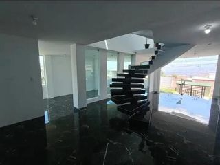 Foto 2 de AMPLIA CASA EN CONOCOTO – VENTA O ARRIENDO - 1200m2 TERRENO