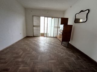 Foto 3 de Amplio departamento de dos dormitorios en venta