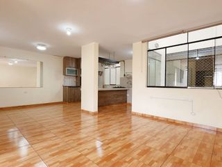 Foto 1 de Venta De Departamento En Santa Anita Con Conexión A Gas Cálida