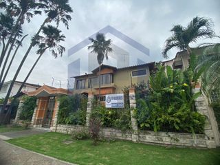 Foto 1 de Casa Amoblada en Alquiler ubicada en Colinas de los Ceibos