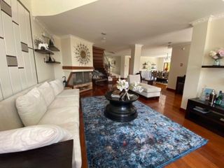 Foto 1 de VENTA CASA 4 DORMITORIOS CON SUITE EN URBANIZACIONCAMPO ALEGRE, MONTESERRIN