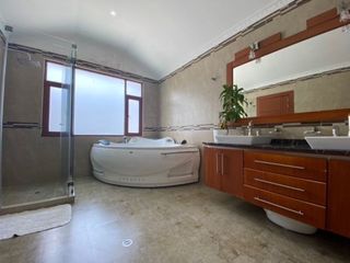 Foto 35 de VENTA CASA 4 DORMITORIOS CON SUITE EN URBANIZACIONCAMPO ALEGRE, MONTESERRIN