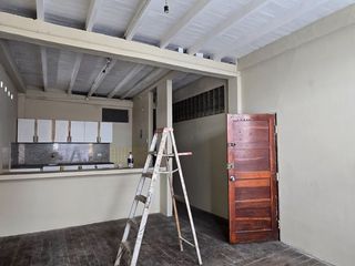 Foto 3 de Vendo Casa 3 pisos en Gómez Rendón y la 6ava Uso Comercial - Residencial