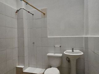 Foto 5 de Vendo Casa 3 pisos en Gómez Rendón y la 6ava Uso Comercial - Residencial