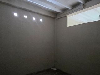 Foto 6 de Vendo Casa 3 pisos en Gómez Rendón y la 6ava Uso Comercial - Residencial