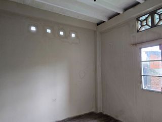 Foto 7 de Vendo Casa 3 pisos en Gómez Rendón y la 6ava Uso Comercial - Residencial