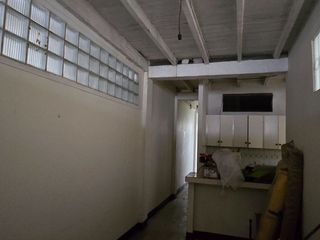 Foto 8 de Vendo Casa 3 pisos en Gómez Rendón y la 6ava Uso Comercial - Residencial