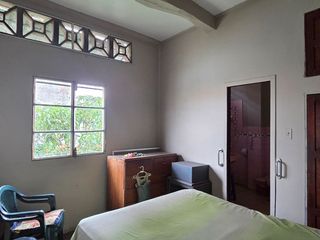 Foto 13 de Vendo Casa 3 pisos en Gómez Rendón y la 6ava Uso Comercial - Residencial
