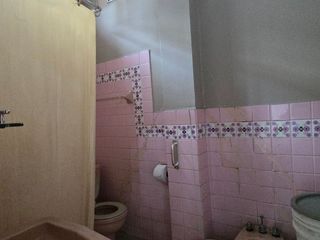 Foto 14 de Vendo Casa 3 pisos en Gómez Rendón y la 6ava Uso Comercial - Residencial