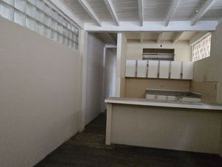 Foto 16 de Vendo Casa 3 pisos en Gómez Rendón y la 6ava Uso Comercial - Residencial