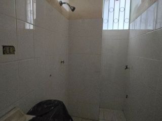 Foto 17 de Vendo Casa 3 pisos en Gómez Rendón y la 6ava Uso Comercial - Residencial