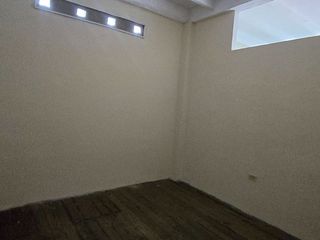 Foto 27 de Vendo Casa 3 pisos en Gómez Rendón y la 6ava Uso Comercial - Residencial