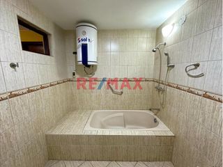 Foto 4 de Se Vende Casa Frente A Parque