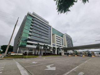 Foto 1 de Alquilo Oficina de 55m² en Moderno Edificio Sky Building, Salida Aeropuerto