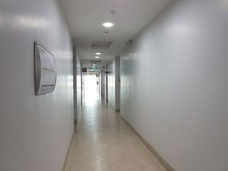 Foto 17 de Alquilo Oficina de 55m² en Moderno Edificio Sky Building, Salida Aeropuerto