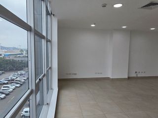 Foto 7 de Alquilo Oficina de 55m² en Moderno Edificio Sky Building, Salida Aeropuerto