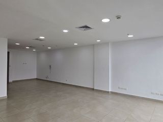 Foto 8 de Alquilo Oficina de 55m² en Moderno Edificio Sky Building, Salida Aeropuerto