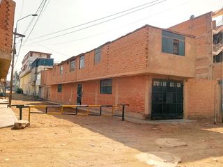 Foto 6 de Venta De Casa De 2 Pisos En Zona Turistica Y Comercial - Comas