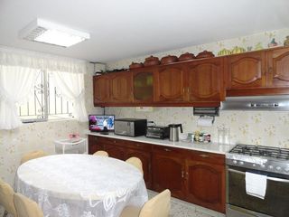 Foto 5 de CASA EN SAN BORJA CERCA AL CENTRO COMERCIAL LA RAMBLA