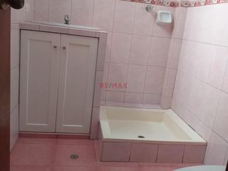 Foto 4 de Se Alquila Departamento En Primer Piso con cochera,  En Surco
