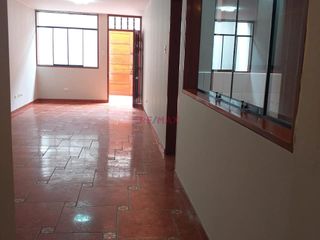 Foto 8 de Se Alquila Departamento En Primer Piso con cochera,  En Surco