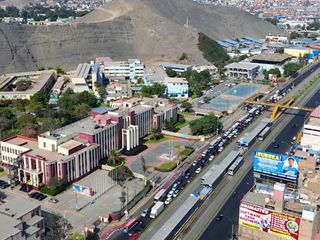 Foto 8 de ¡OPORTUNIDAD ÚNICA DE INVERSIÓN! CASA COMO TERRENO EN ZONA ESTRATÉGICA DE SAN MARTÍN DE PORRES