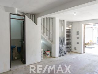 Foto 10 de ✅ Local Comercial 100 M² En Av. Universitaria Y Av. Mayolo / Amplio