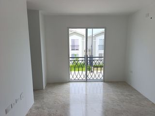 Foto 7 de Alquiler Casa en Daule Urb. Casa Laguna