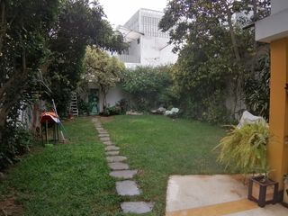 Foto 1 de SAN ISIDRO VENDO HERMOSA CASA  CON JARDIN AMPLIO
