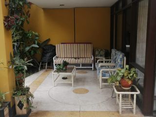 Foto 2 de SAN ISIDRO VENDO HERMOSA CASA  CON JARDIN AMPLIO