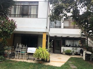 Foto 4 de SAN ISIDRO VENDO HERMOSA CASA  CON JARDIN AMPLIO