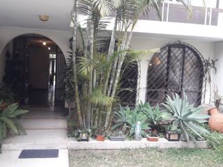 Foto 6 de SAN ISIDRO VENDO HERMOSA CASA  CON JARDIN AMPLIO