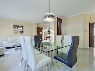 Foto 2 de Apartamento Amoblado de 3 Habitaciones en Planta Baja en Urb. La Riviera con Patio y Muebles Exclusivos