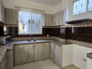 Foto 9 de Vendo Moderna Casa en Ciudadela Guayacanes 2 Plantas en Sector Cerrado