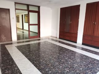 Foto 2 de ALQUILO LOCAL COMERCIAL OFICINA EN LA VICTORIA - 2do PISO