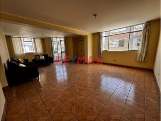 Foto 10 de Venta De Amplia Casa En El Callao – Super Oportunidad Precio Por Metro Cuadrado De Locura