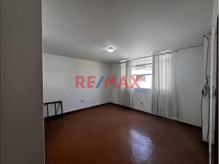 Foto 12 de Venta De Amplia Casa En El Callao – Super Oportunidad Precio Por Metro Cuadrado De Locura