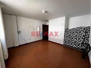 Foto 13 de Venta De Amplia Casa En El Callao – Super Oportunidad Precio Por Metro Cuadrado De Locura
