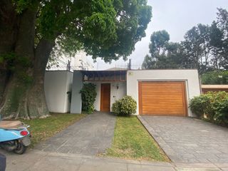 Foto 1 de Venta de hermosa casa frente al Club el Golf Los Inkas