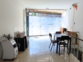 Foto 4 de ¡VENDO LOCAL COMERCIAL en Av. Ejercito! Precio en dólares negociable