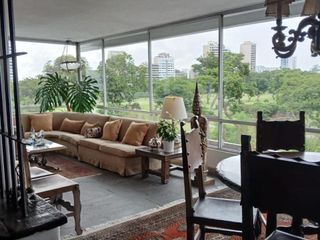 Foto 1 de Vive en San Isidro en un Amplio Departamento con Vista Panorámica al Golf